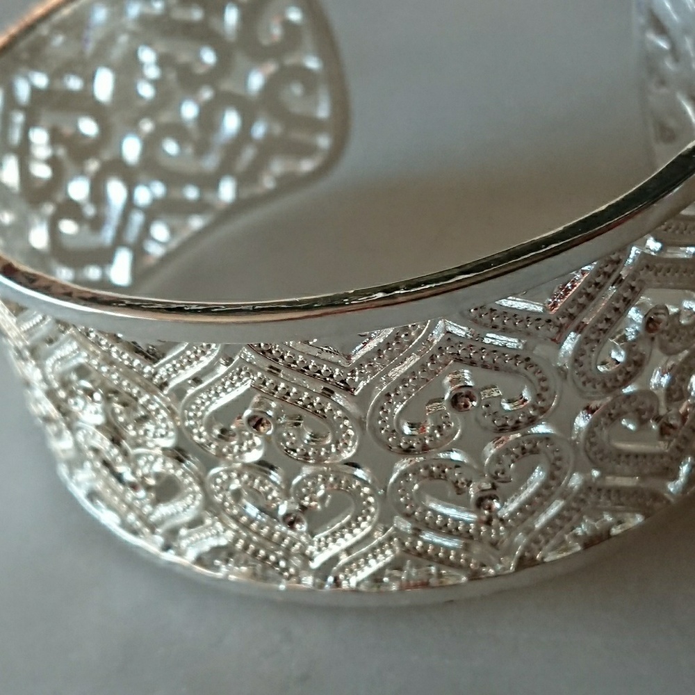 Gorgeous Solid Sterling Silver Bracelet